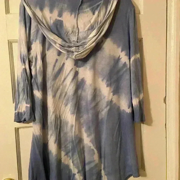 Beach Break blue and white tie dye swim cover with hood size medium. - Picture 3 of 4